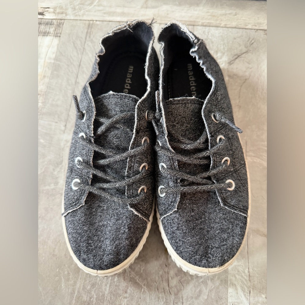 Madden Girl Gray Raw Edge Lace Sneakers | Size 5